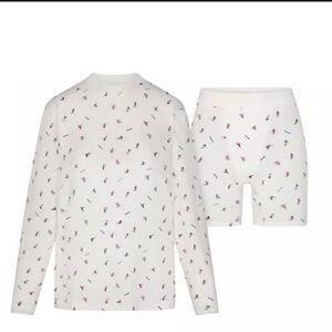 ISO !!!!! skims whit ski print long sleeve boyfriend shirt